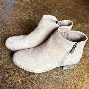 Girl’s Tan Ankle Boots